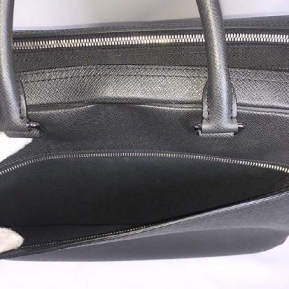 New Louis Vuitton Porte Documents Black Taiga bag - Picture 3 of 8